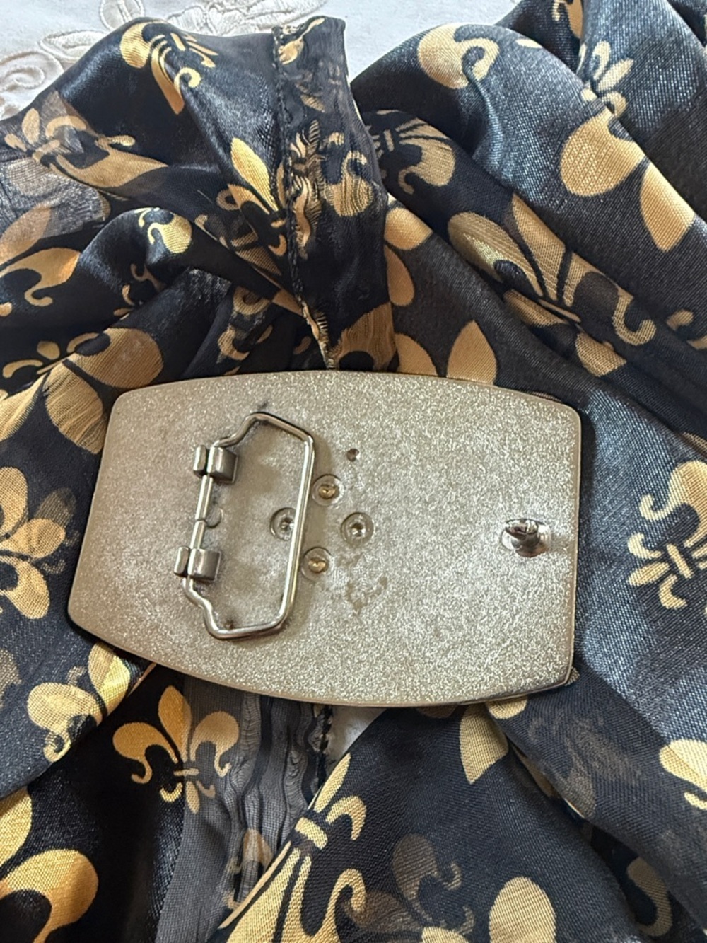 Fleur Di Lis belt buckle perfect condition with matching scarf super cute - Picture 3 of 4